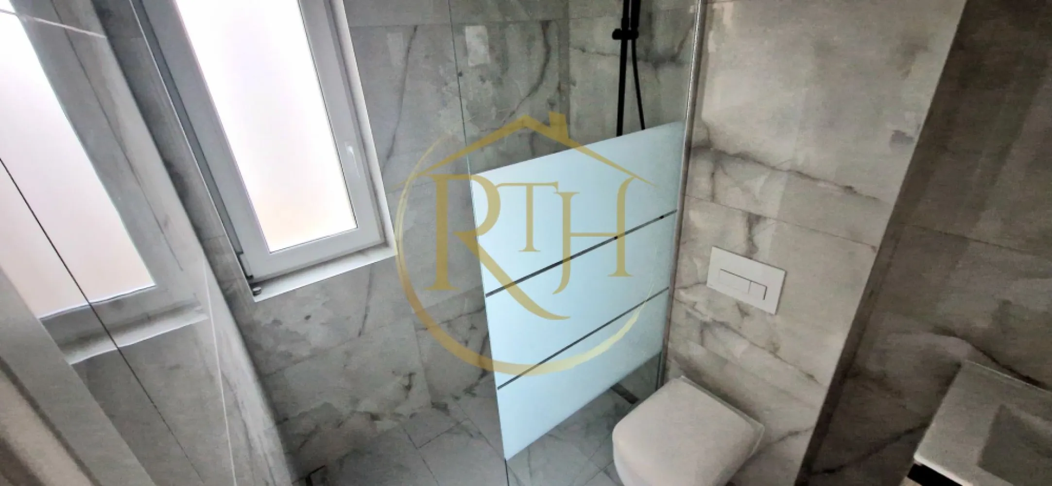 Duplex de vanzare cu 4 camere,2 bai,250 mp teren-Mosnita Veche zona Centrala.