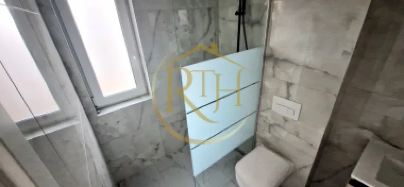 Duplex de vanzare cu 4 camere,2 bai,250 mp teren-Mosnita Veche zona Centrala.