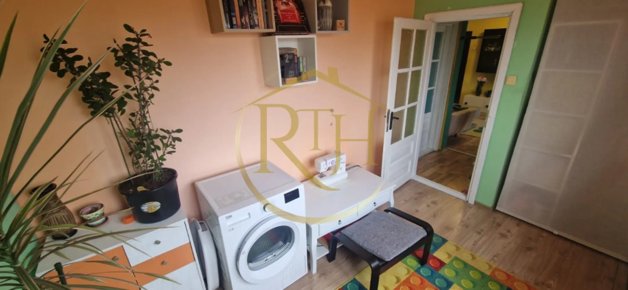 Vand apartament cu 4 camere in zona spitalul judetean,comision ,,0''