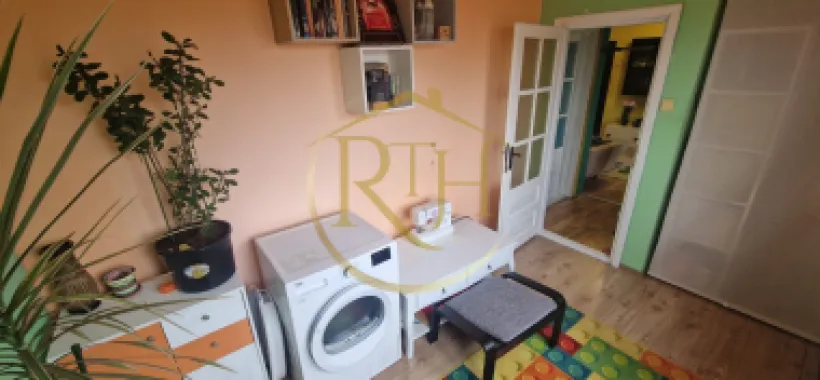 Vand apartament cu 4 camere in zona spitalul judetean,comision ,,0''