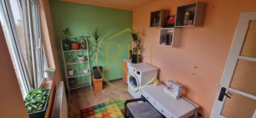 Vand apartament cu 4 camere in zona spitalul judetean,comision ,,0''