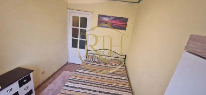 Vand apartament cu 4 camere in zona spitalul judetean,comision ,,0''