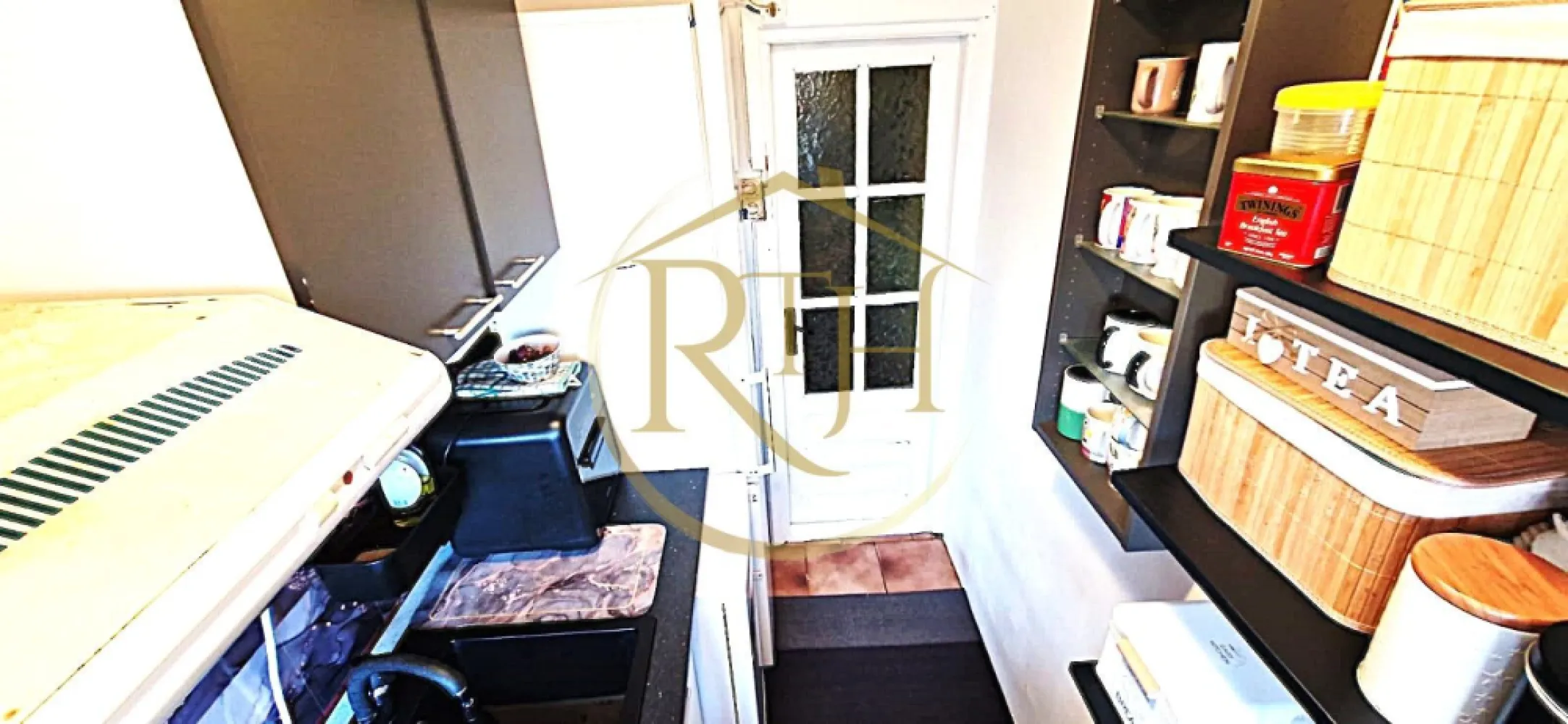 Vand apartament cu 4 camere in zona spitalul judetean,comision ,,0''