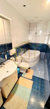 Oferim spre inchiriere apartament spatios, cu 3 camere, aproape de Nokia