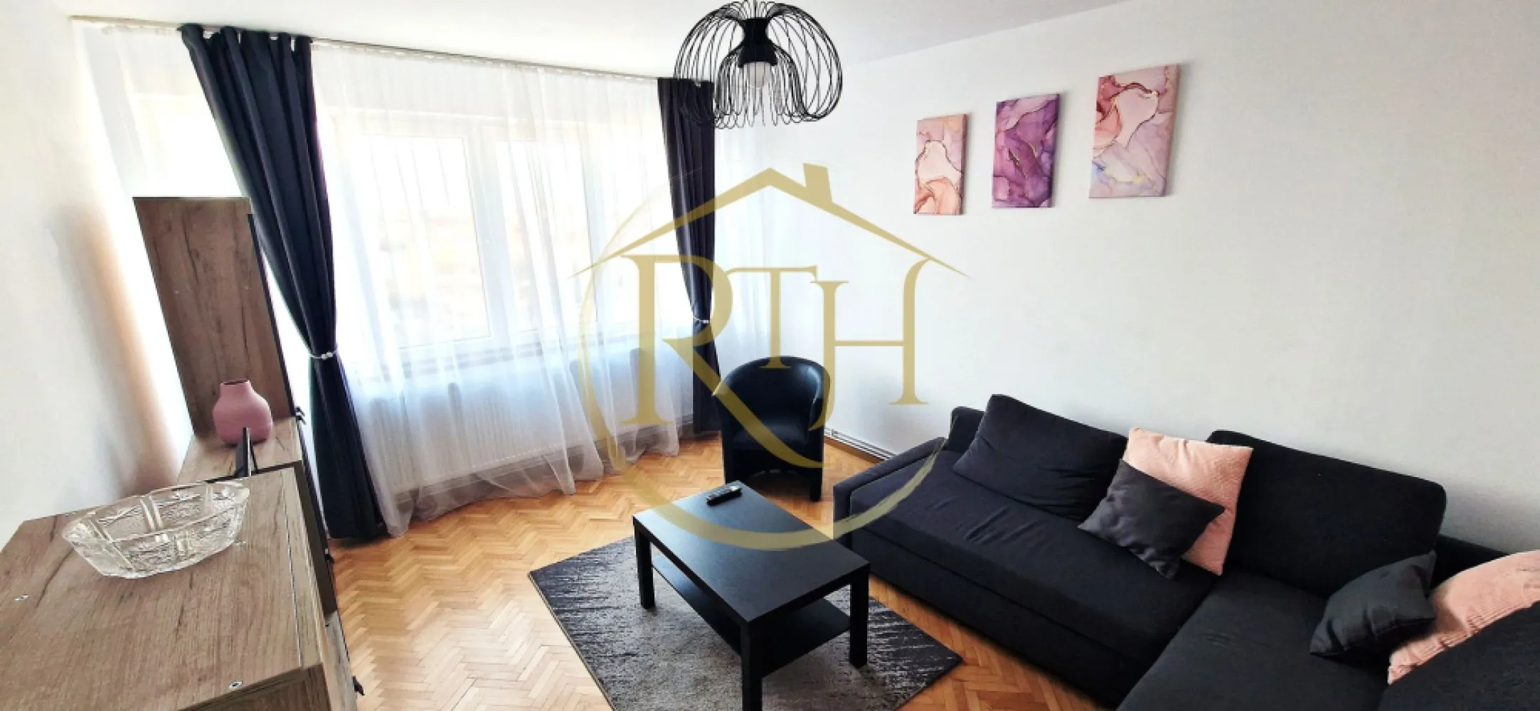 Inchiriez apartament modern cu 2 camere –zona Circumvalatiunii-Complex Favorit - Vă propunem spre închiriere un apartament modern cu 2 camere, full decomandat, situat în Complex Favorit, în zona Circumvalațiunii – Bogdăneștilor, din Timișoara.

Locuința se remarcă prin compartimentarea eficientă, luminozitate și acces rapid către principalele puncte de interes ale orașului.

📐 Caracteristici principale:

Etaj 5 din 10
Bloc prevăzut cu lift
Suprafață utilă: 50 mp
Compartimentare practică:
Hol generos
Bucătărie separată, complet mobilată și utilată
2 dormitoare spațioase
Baie 
Spațiu de depozitare
Apartament complet mobilat și utilat
Centrală termică proprie pe gaz
Aer condiționat

Disponibilitate: imediată

Apartamentul este ideal pentru un cuplu sau pentru două persoane care își doresc confort, intimitate și o poziționare excelentă în oraș.

📍 Localizare și vecinătăți

Zona oferă acces rapid către centre comerciale, instituții medicale, spații verzi și mijloace de transport în comun.

În imediata apropiere se regăsesc:

Piața 700
Spitalul de Copii Louis Țurcanu
Direcția Generală Regională a Finanțelor Publice Timișoara
Parcul Botanic
Balta Verde
Gym One 5
Iulius Mall Timișoara și Iulius Town

De asemenea, în zonă se află supermarketuri precum Lidl, Kaufland, Penny și Profi, restaurante precum McDonald's, hoteluri precum Hotel President și Hotel Restaurant Del Corso, precum și școli, licee, grădinițe, farmacii, bănci, cabinete medicale și stații de tramvai și autobuz.

Zona oferă un echilibru excelent între accesibilitate, facilități urbane și spații verzi.

💰 Condiții financiare:

400 € / lună

400 € garanție

Comision agenție

⚠️ Condiții de închiriere:

Nu se acceptă animale de companie

Nu se acceptă fumători

Pentru informații suplimentare sau programarea unei vizionări, vă stăm la dispoziție.
Apartamentul este disponibil pentru mutare imediată și reprezintă o oportunitate excelentă într-o zonă foarte bine cotată din Timișoara. 🔑

Proprietate reprezentată de RealTimHouse.ro – Un pas spre un loc doar al tău!
