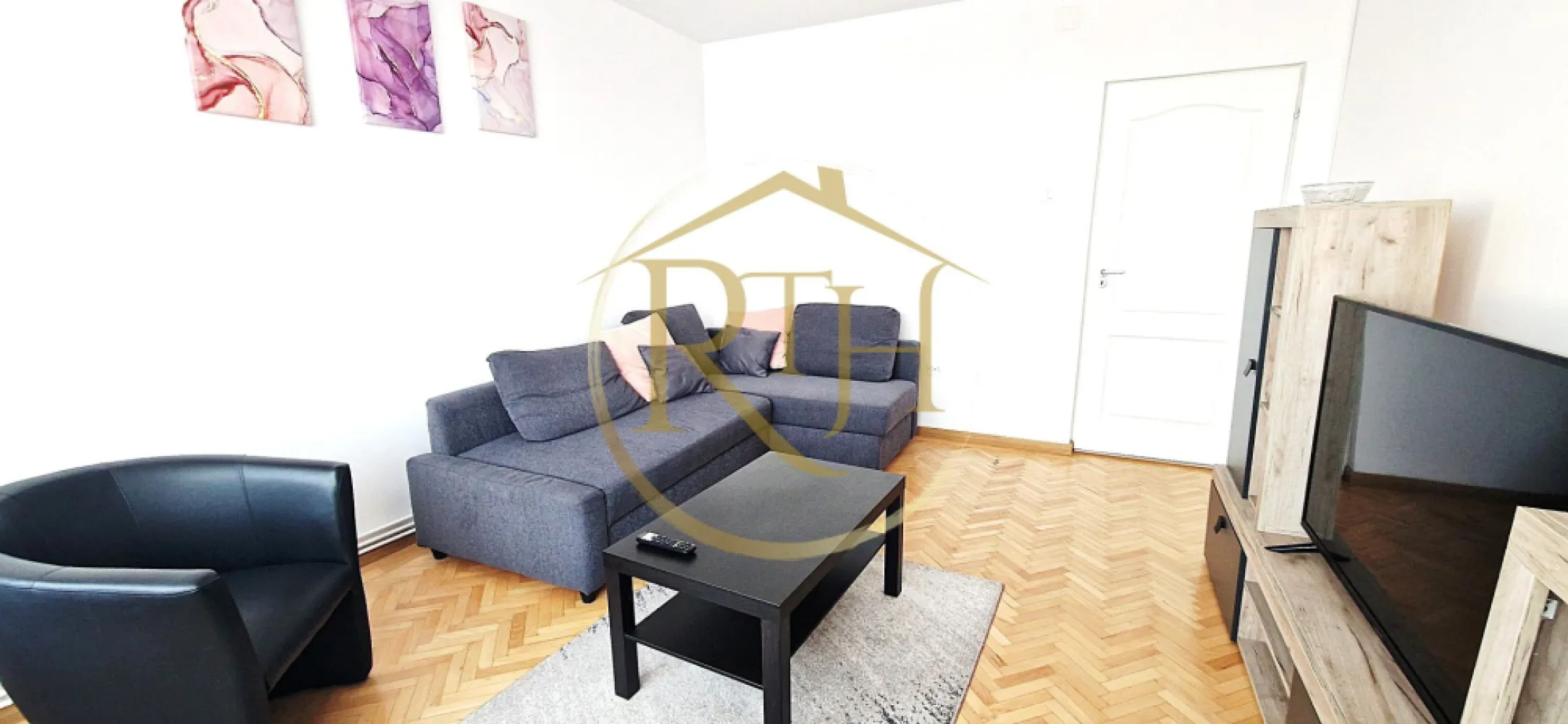 Inchiriez apartament modern cu 2 camere –zona Circumvalatiunii-Complex Favorit - Vă propunem spre închiriere un apartament modern cu 2 camere, full decomandat, situat în Complex Favorit, în zona Circumvalațiunii – Bogdăneștilor, din Timișoara.

Locuința se remarcă prin compartimentarea eficientă, luminozitate și acces rapid către principalele puncte de interes ale orașului.

📐 Caracteristici principale:

Etaj 5 din 10
Bloc prevăzut cu lift
Suprafață utilă: 50 mp
Compartimentare practică:
Hol generos
Bucătărie separată, complet mobilată și utilată
2 dormitoare spațioase
Baie 
Spațiu de depozitare
Apartament complet mobilat și utilat
Centrală termică proprie pe gaz
Aer condiționat

Disponibilitate: imediată

Apartamentul este ideal pentru un cuplu sau pentru două persoane care își doresc confort, intimitate și o poziționare excelentă în oraș.

📍 Localizare și vecinătăți

Zona oferă acces rapid către centre comerciale, instituții medicale, spații verzi și mijloace de transport în comun.

În imediata apropiere se regăsesc:

Piața 700
Spitalul de Copii Louis Țurcanu
Direcția Generală Regională a Finanțelor Publice Timișoara
Parcul Botanic
Balta Verde
Gym One 5
Iulius Mall Timișoara și Iulius Town

De asemenea, în zonă se află supermarketuri precum Lidl, Kaufland, Penny și Profi, restaurante precum McDonald's, hoteluri precum Hotel President și Hotel Restaurant Del Corso, precum și școli, licee, grădinițe, farmacii, bănci, cabinete medicale și stații de tramvai și autobuz.

Zona oferă un echilibru excelent între accesibilitate, facilități urbane și spații verzi.

💰 Condiții financiare:

400 € / lună

400 € garanție

Comision agenție

⚠️ Condiții de închiriere:

Nu se acceptă animale de companie

Nu se acceptă fumători

Pentru informații suplimentare sau programarea unei vizionări, vă stăm la dispoziție.
Apartamentul este disponibil pentru mutare imediată și reprezintă o oportunitate excelentă într-o zonă foarte bine cotată din Timișoara. 🔑

Proprietate reprezentată de RealTimHouse.ro – Un pas spre un loc doar al tău!