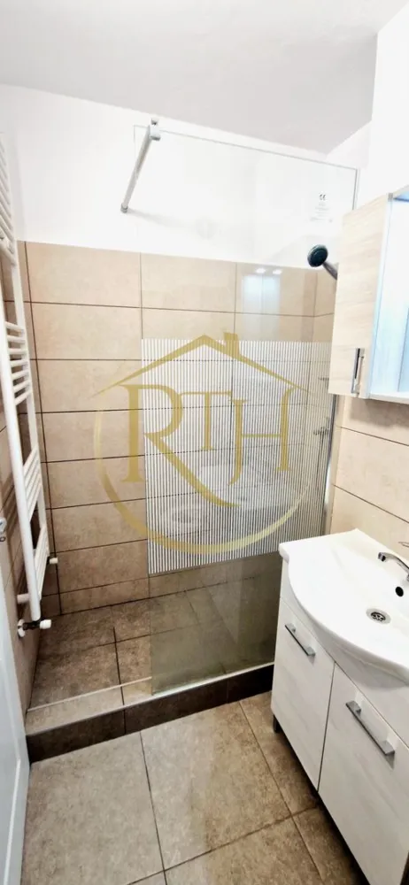 Inchiriez apartament modern cu 2 camere –zona Circumvalatiunii-Complex Favorit