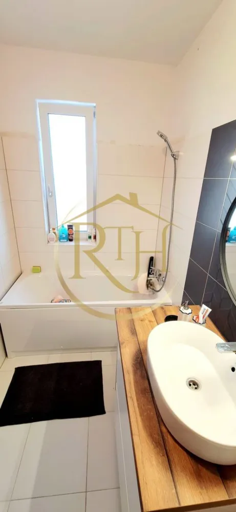 Oferim spre vanzare Casa tip Duplex, situata in Giroc in apropiere de DAF