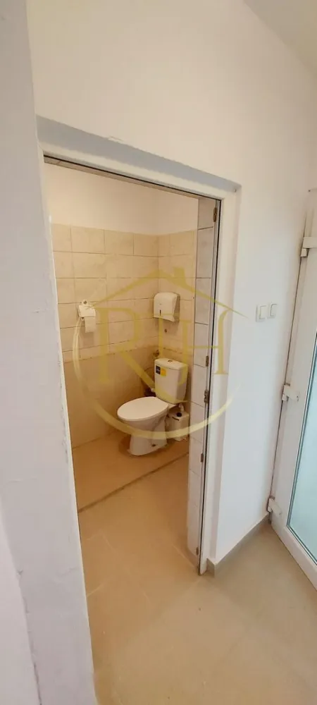 Se inchiriaza spatiu comercial situat in apropiere de Piata 700 si Piata Unirii