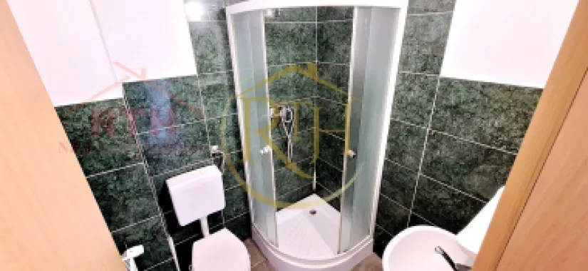 Oferim spre inchiriere garsoniera, loc de parcare, zona Soarelui