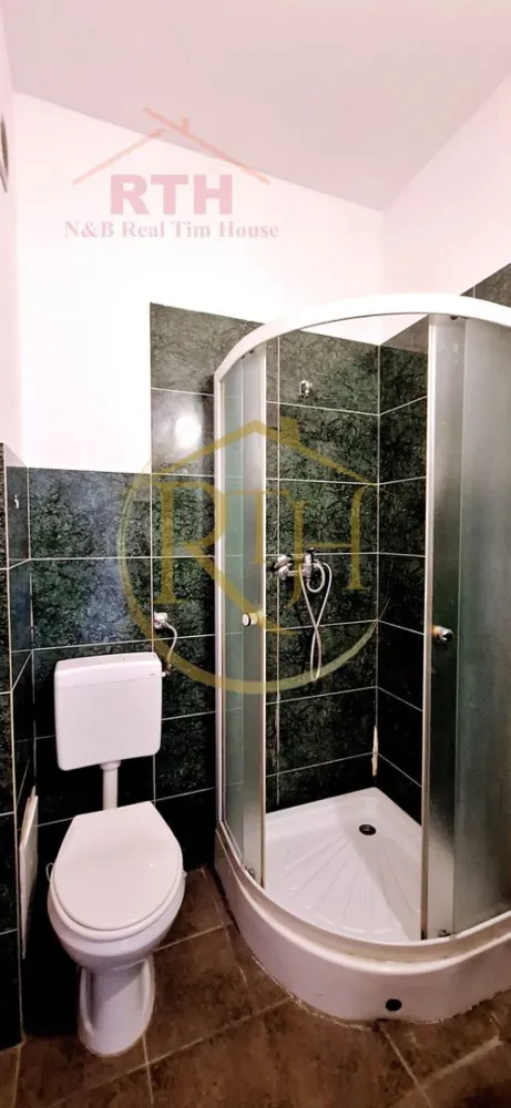 Oferim spre inchiriere garsoniera, loc de parcare, zona Soarelui
