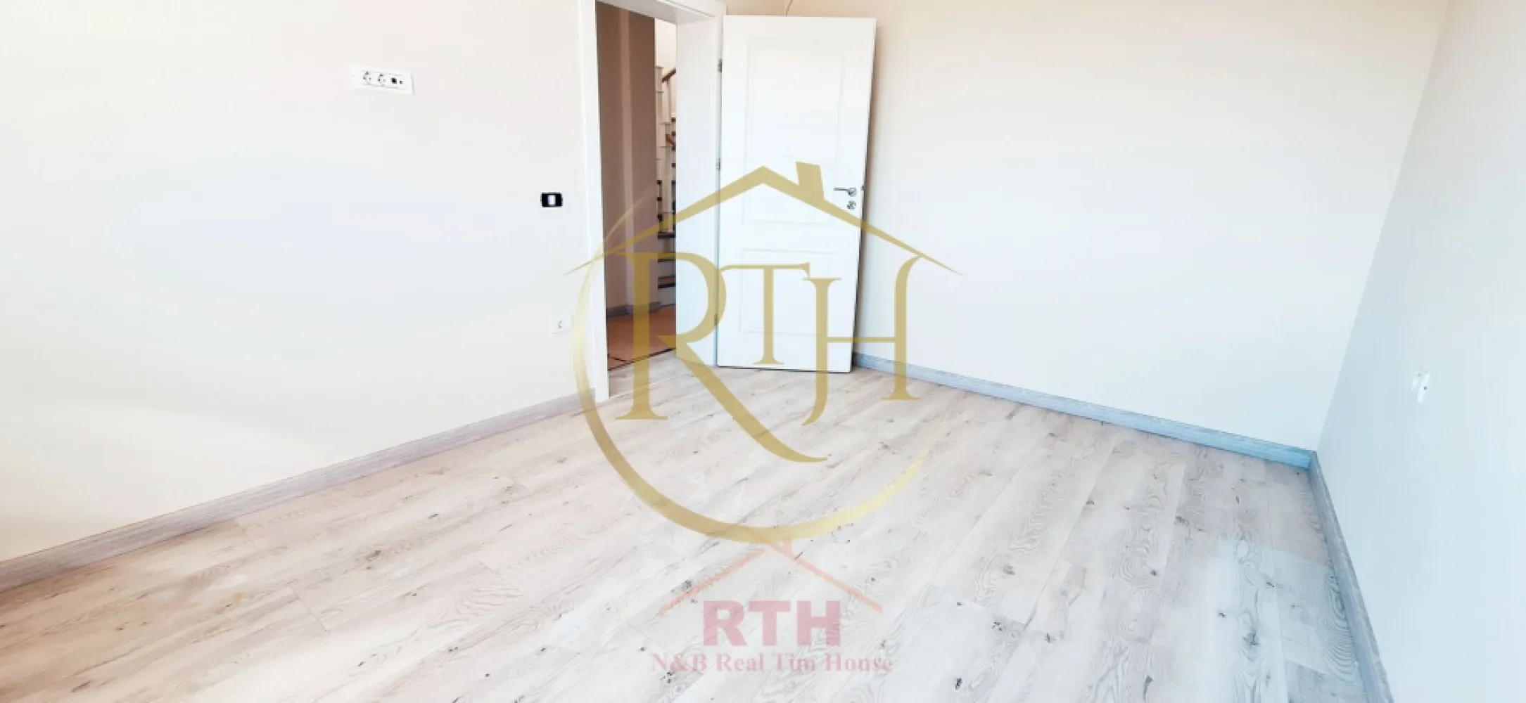 Oferim spre vanzare Duplex cu 5 camere situat in Giroc aproape de DAF
