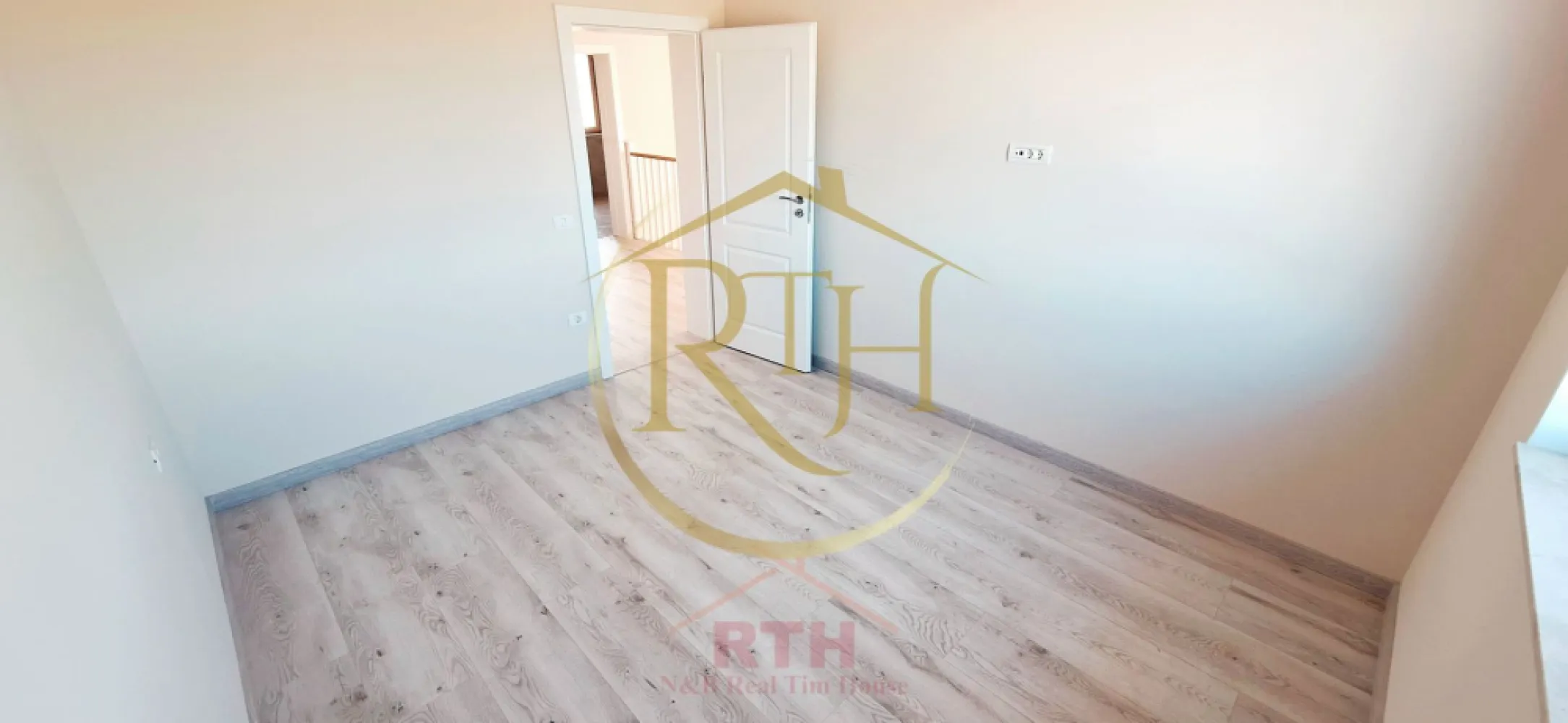 Oferim spre vanzare Duplex cu 5 camere situat in Giroc aproape de DAF