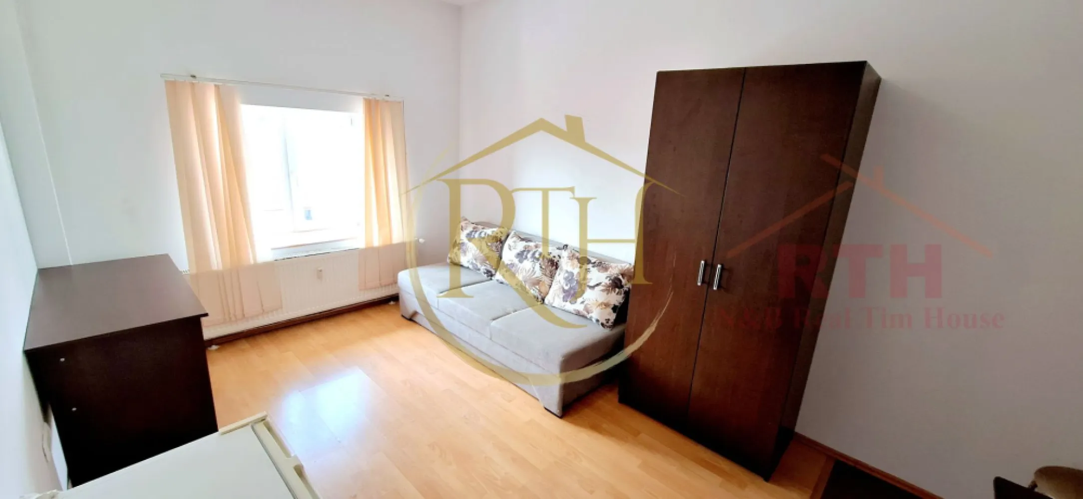 Oferim spre inchiriere garsoniera, loc de parcare, zona Soarelui