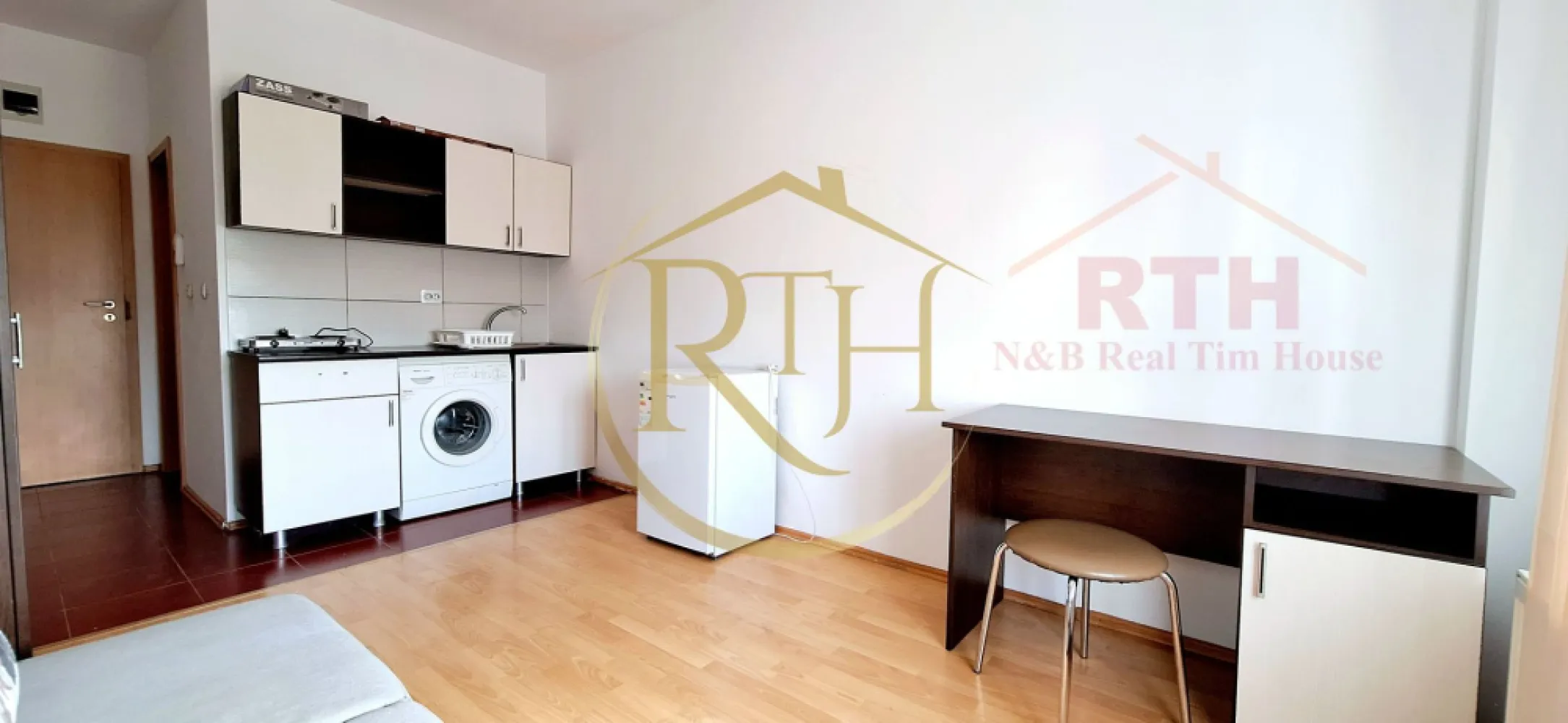 Oferim spre inchiriere garsoniera, loc de parcare, zona Soarelui