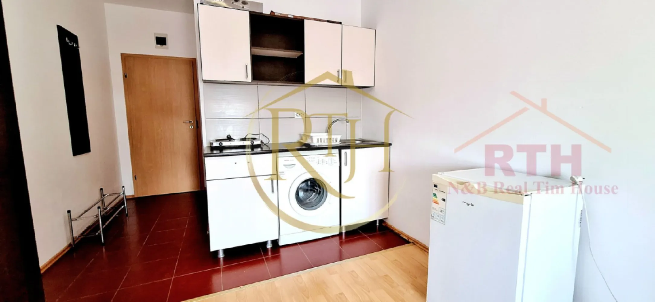 Oferim spre inchiriere garsoniera, loc de parcare, zona Soarelui