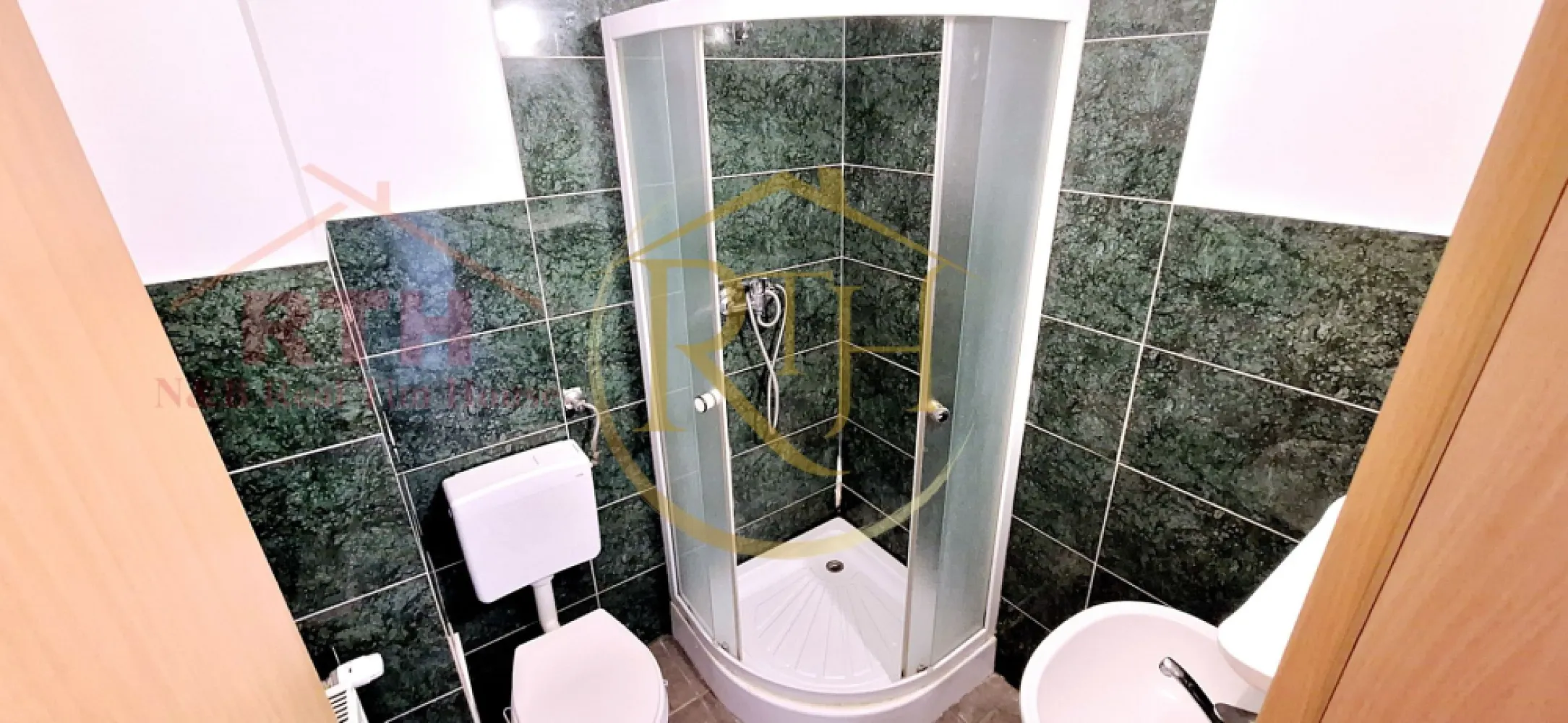 Oferim spre inchiriere garsoniera, loc de parcare, zona Soarelui
