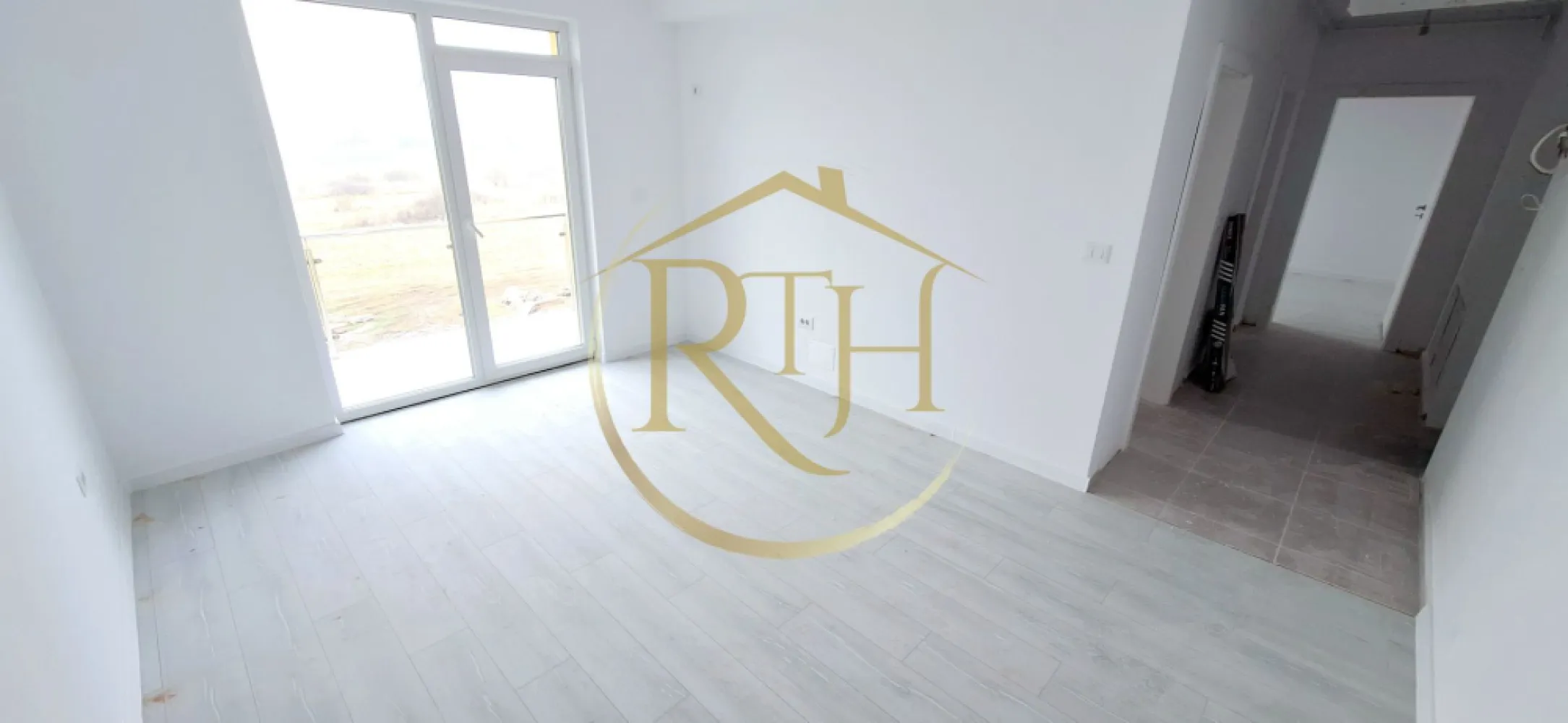 Apartamente de vanzare, Complex Premium Residence, 0% Comision pt cumparator - Avem deosebita placere de a va oferi spre vanzare, direct de la dezvoltator Premium Residence, aparamente cu 1 camera, 2 camere si 3 camere, situate in cel mai nou complex rezidential de pe strada Neptu din Giroc, complex in plina dezvoltare .
Apartamentele se predau la cheie, finisaje de lux de cea mai buna calitate si compartimentare eficienta care satisface toate nevoile clientilor nostri ( decomandate sau semidecomandate ), spatiile sunt generoase si cu multa lumina naturala.
Complexul Premium Residence se afla pe strada Neptun, in apropiere de Centre Comerciale, magazine si supermarket.uri precum, Profi, Lidl, Mega, sali se sport, Spitalul Judetean, Scoala, Benzinaria Eso mijloc de transport in comun si multe altele .
Constructia este din caramida poroterm, izolatie eficienta, geamuri termopan, iar confortul termic este asigurat cu ajutorul centralei pe gaz si incalzire in pardoseala .
Suprafata utila a apartamentelor este de 34 mp pentru cele cu o camera, iar incepand de la 48 mp cele cu 2 camere, 3 camere 58 mp .
Locuitorii complexului Premium Residence beneficieaza la achizitionarea unui apartament si de un loc de parcare GRATUIT, loc de joaca pentru copii, parcuri, suport pentru biciclete, iluminat stradal si supraveghere video pentru fiecare imobil .
Acceptăm orice tip de credit bancar şi oferim GRATUIT consultanţă în vederea obţinerii unui credit pentru achiziţionarea imediată a unui apartament din complexul Premium Residence .
Preturile incep de la : - 1 camera - intre 34mp si 37 mp - 63000 euro pana la 71000 euro vandute .
- 2 camere - de la 43 mp la 57 mp - intre 79500 euro pana la 94000 euro
- 3 camere - 58 mp - 101000 euro .
Vizionare Online : https://youtu.be/GqRQo-mls4M?feature=shared
