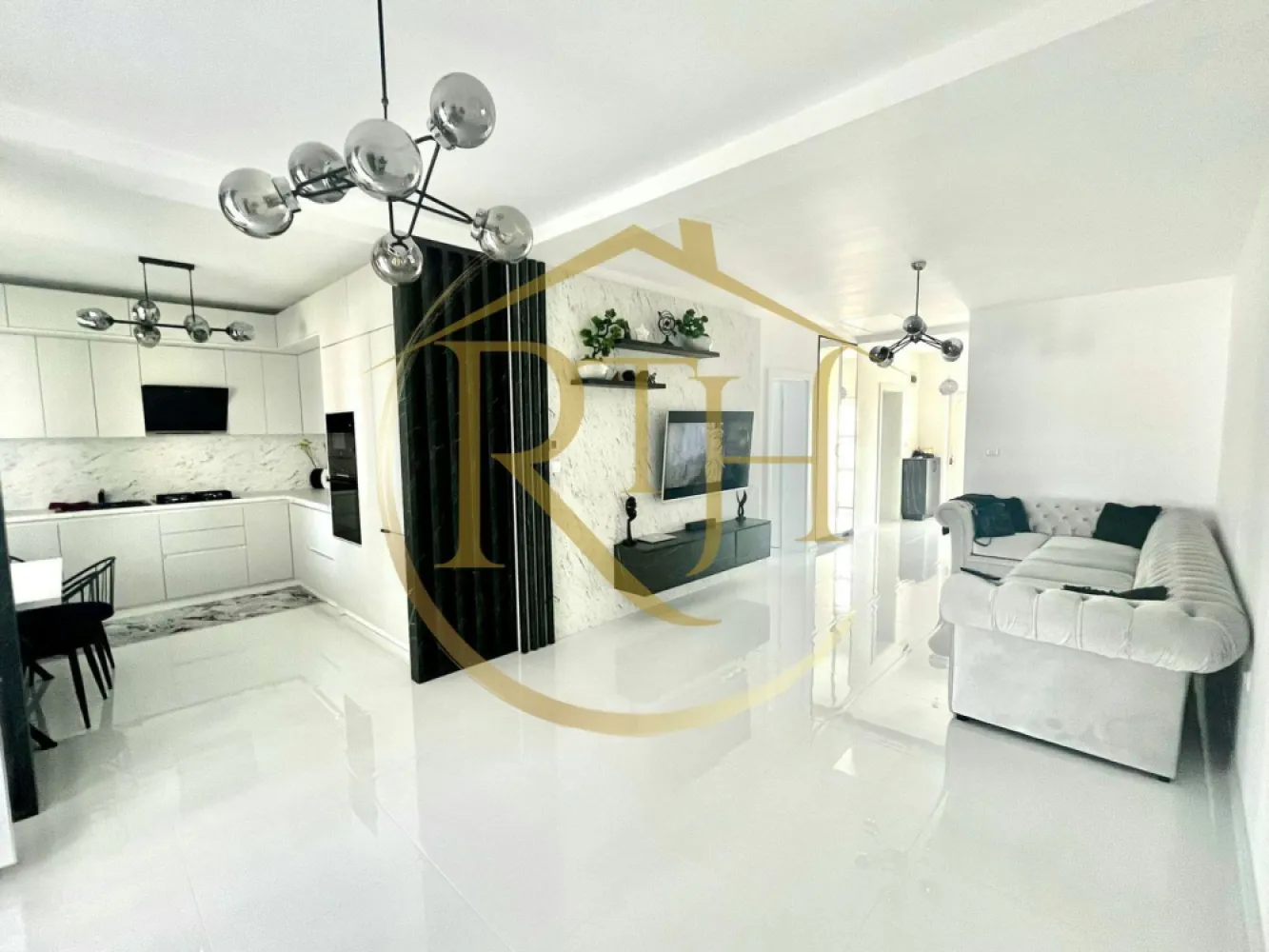 Oferim spre vanzare, Duplex 3 camere, Mobilat si Utilat, Mosnita Noua - Direct de la Proprietar-Ofer spre vanzare casa duplex in zona Mosnita Veche, Cartier Serena 3, aproape de asfalt! Imobilul se vinde comple utilat si mobilat avand un design modern: mobilier, electronice, electrocasnice totul este cumparat nou cu garantie!
Casa are incalzire in pardosea, termostate, placa de beton,izolatie cu aluminiu, pod inalt curte amenajata,etc!
Imobilul este compus din : 2 dormitoare, 2 bai, living spatios, bucatarie, camera tehnica, terasa inchisa si transformata in living de exterior!
Utilitati: internet fibra, cablu tv, canalizare,curent, centrala termica proprie!
Conatructie 2022, suprafata utila 95 mp, suprafata teren 323 mp .
Pentru orice intrebare sunati la numarul de telefon din anunt . 
Doresc seriozitate!
Pentru persoanele interesate, ve-ti primi mai multe poze cu imobilul!
Proprietate reprezentata de RealTimHouse .ro
Pret :183000 euro usor negociabil . Nu se plateste comision agentie .