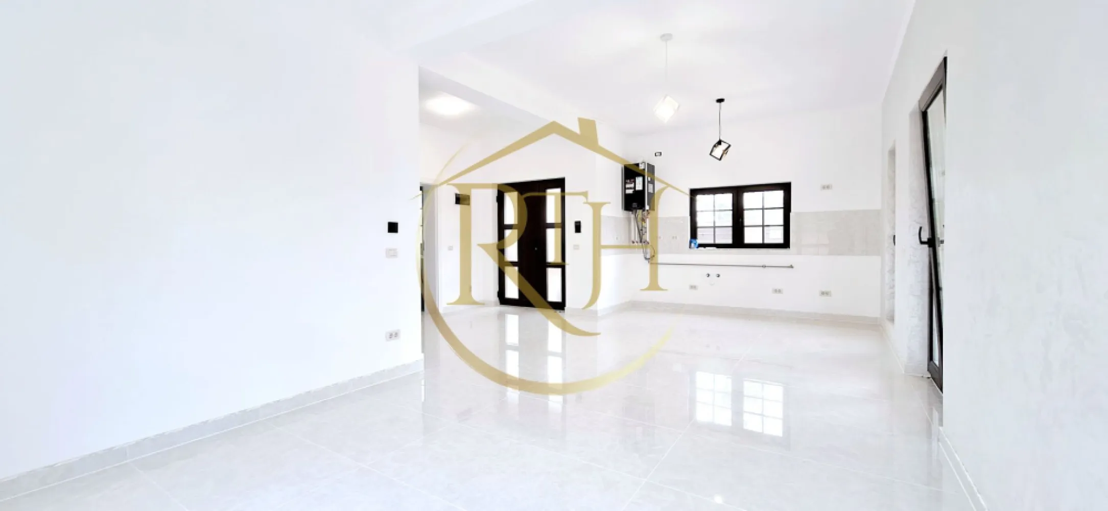 Oferim spre vanzare casa deosebita, cu 5 camere, Giroc, zona Centrala. - Avem placerea de a va oferi spre vanzare o casa deosebita, direct de la proprietar, cu 5 camere, situata in zona Centrala a Girocului la doi pasi de Primarie, Scoala, Liceu, Biserica, Magazine, Mijloc de transport in comun . 
Casa este construita din caramida poroterm, izolatie de 10 si 15, materiale de top si finisaje de inalta calitate. Compartimentare foarte eficienta, spatii generoase si luminate natural .
La parter regasim un living generos open space cu bucataria si cu iesire pe terasa, un dormitor, o baie cu dus si spatiu de depozitare sub casa scarii .
Etajul este compus din 3 dormitoare, baie spatioasa cu vana, hol si accesul in pod . 
Casa este individuala, peretii dintre case sunt dubli cu izolatie intre ei, fundatie si pod individual. Terasa are o suprafata de 30 mp utili, acoperita si izolata termic, se poate inchide . 
Finisajele interioare de inalta calitate, scari de marmura, obiecte sanitare de lux . 
Casa se preda la cheie, cu incalzire in pardoseala cu pompe de recirculare a apei, termostate ambientale pe fiecare incapere, clima LG, centrala termica in condensare Aristor, sistem de alarma, sistem supraveghere video, iluminat controlat prin wi.fi, poarta de acces automatizata cu telecomanda . 
Curtea este amenajata cu pavaj si gazon . 
Suprafata utila 130 mp, construiti 160 mp, terasa 30 mp, suprafata teren 250 mp .
Proprietate reprezentata de RealTimHouse.ro . Un pas spre un loc doar al tau !
Vizionare online : https://youtu.be/iyydq34OtbI?feature=shared
Va asteptam cu drag la o vizionare . Vizionarile se pot face doar cu programare . 
Nu se plateste comision agentie .
Un pas spre un loc doar al tau !
Pret : 270000 euro . Foarte usor negociabil . 
Pret nou : 260000 euro .
