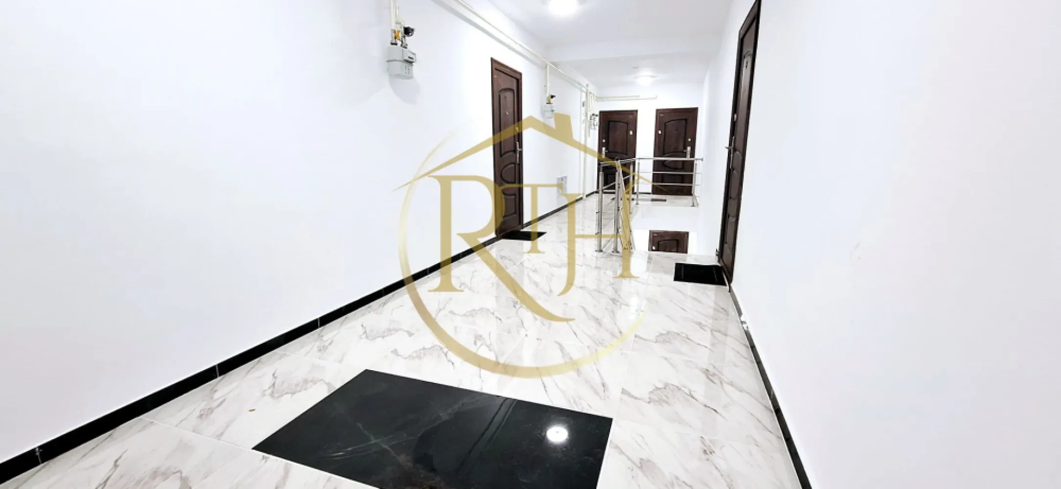 Oferim spre vanzare apartamente cu 1 si 2 camere, 0% Comision agentie - Avem deosebita placere de a va oferi spre vanzare, direct de la dezvoltator Premium Residence, aparamente cu 1 camera, 2 camere si 3 camere, situate in cel mai nou complex rezidential de pe strada Neptu din Giroc, complex in plina dezvoltare .
Apartamentele se predau la cheie, finisaje de lux de cea mai buna calitate si compartimentare eficienta care satisface toate nevoile clientilor nostri ( decomandate sau semidecomandate ), spatiile sunt generoase si cu multa lumina naturala.
Complexul Premium Residence se afla pe strada Neptun, in apropiere de Centre Comerciale, magazine si supermarket.uri precum, Profi, Lidl, Mega, sali se sport, Spitalul Judetean, Scoala, Benzinaria Eso mijloc de transport in comun si multe altele .
Constructia este din caramida poroterm, izolatie eficienta, geamuri termopan, iar confortul termic este asigurat cu ajutorul centralei pe gaz si incalzire in pardoseala .
Suprafata utila a apartamentelor este de 34 mp pentru cele cu o camera, iar incepand de la 48 mp cele cu 2 camere, 3 camere 58 mp .
Locuitorii complexului Premium Residence beneficieaza la achizitionarea unui apartament si de un loc de parcare GRATUIT, loc de joaca pentru copii, parcuri, suport pentru biciclete, iluminat stradal si supraveghere video pentru fiecare imobil .
Acceptăm orice tip de credit bancar şi oferim GRATUIT consultanţă în vederea obţinerii unui credit pentru achiziţionarea imediată a unui apartament din complexul Premium Residence .
Preturile incep de la : - 1 camera - intre 34mp si 37 mp - 63000 euro pana la 71000 euro vandute .
- 2 camere - de la 43 mp la 57 mp - intre 79500 euro pana la 94000 euro
- 3 camere - 58 mp - 101000 euro 
Acum poti viziona si online accesand link.ul de youtube : https://youtu.be/nkzuvt3jXDA?feature=shared
Proprietatre reprezentata de RealTimHouse.ro
Va asteptam cu drag la o vizionare .