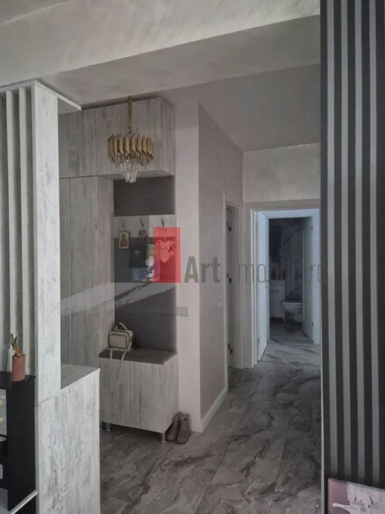 Vanzare apartament 3 camere 70 mp-Weiner Palada+loc de parcare