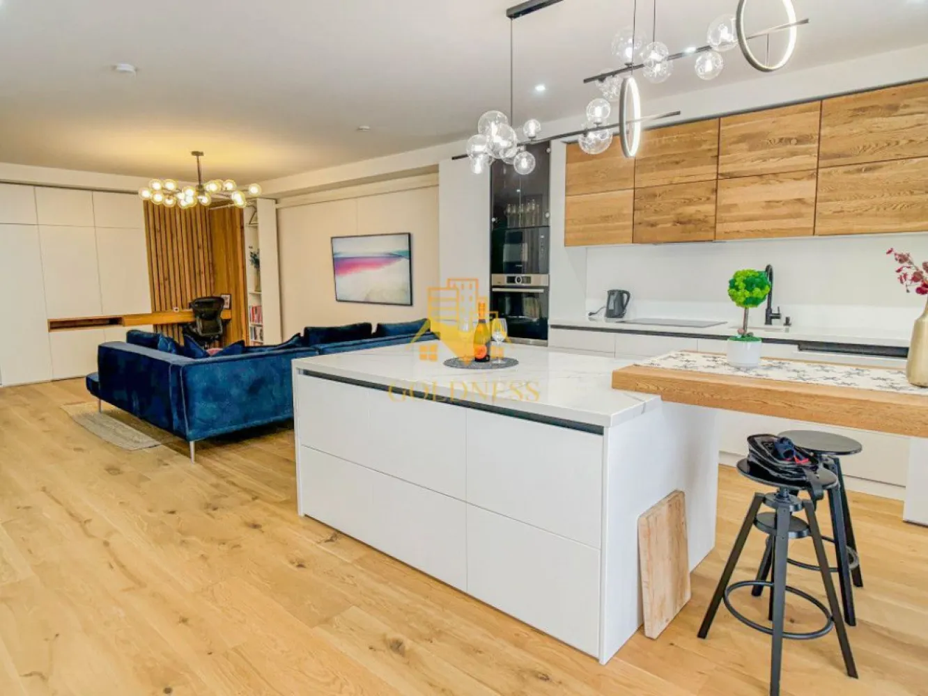 2 camere, premium, garaj, AC, Gheorgheni, zona Iulius Mall, FSEGA - GOLDNESS Imobiliare vă propune spre închiriere un apartament cu 2 camere complet mobilat și utilat, la etajul 2 într-un imobil de 7 etaje, în Cartierul Gheorgheni.
Dispune de loc de parcare subterana!
Se află în apropierea stațiilor de transport în comun, magazine, restaurante, spații verzi, farmacii, etc. 

Apartamentul este compartimentat astfel:
 - dormitor cu pat matrimonial, dressing, noptiere
 - living cu bucatarie open space complet utilată, canapea extensibilă, loc de servit masa 
 - baie cu cabina de dus, calorifer port prosop și dulap pentru depozitare.
 - terasa de 18 mp.
 Se poate inchiria parcare cu 30e!

Imobilul este dotat cu toate cele necesare- centrală proprie, mașină de spălat haine, frigider, plită electrică, hotă, etc. 

Dacă sunteți interesați de acest apartament și doriți să îl vizionați, dar și pentru alte oferte nu ezitați să ne contactați telefonic sau prin e-mail. Vă stăm la dispoziție!

Pentru intermediere se percepe un comision de 50% din prețul chiriei!
