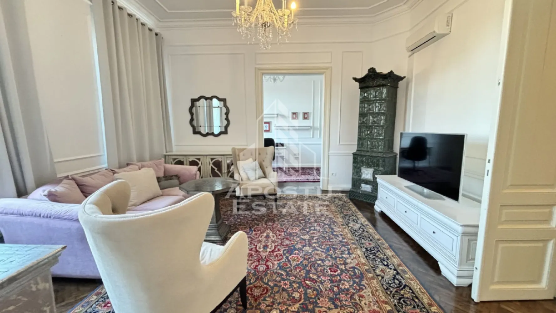 Apartament cu 3 camere de vanzare, cladire istorica, Timisoara, Timis - Agentia imobiliara Apostu Estate va propune spre vanzare un apartament deosebit cu 3 camere, situat in Timis, Timișoara, zona Traian, in apropiere de Biserica Millennium, pe o strada foarte linistita, aproape de toate punctele de interes din zona.

Aceasta proprietate impresioneaza prin suprafata generoasa de 100 mp si prin farmecul aparte dat de imbinarile armonioase intre elementele clasice si renovarile moderne, fiind ideala atat pentru locuit, cat si pentru investitie.

Compartimentare

Accesul se face printr-un hol spatios, care face legatura catre:
 • Bucatarie complet mobilata si utilata, cu zona de dining
 • Baie cu cada si geam mare pentru aerisire naturala
 • Camera tehnica

In continuare, regasim cele 3 camere luminoase:
 • Living generos, amenajat cu canapea confortabila, doua fotolii, TV si comoda, completat de o teracota cu design deosebit
 • Dormitor matrimonial foarte spatios, cu pat si dressing
 • Birou (sau al doilea dormitor), amenajat cu birou si biblioteca

Dotari si finisaje

Apartamentul a fost complet renovat, pastrand elemente autentice care ii ofera eleganta si personalitate:
 • Parchet original reconditionat
 • Usa de intrare impunatoare din lemn masiv
 • Usi interioare din lemn masiv, cu dubla deschidere

Avantaje
 • Zona linistita, aproape de puncte de interes
 • Compartimentare eficienta si camere foarte luminoase
 • Ideal pentru locuinta sau investitie
 • Proprietate cu personalitate unica

Agentia imobiliara Apostu Estate va ofera consultanta bancara gratuita prin intermediul colaboratorilor nostri, pentru alegerea celui mai potrivit tip de credit, astfel incat tu sa devii noul proprietar al acestui apartament.

Va asteptam cu drag la vizionare pentru a descoperi aceasta proprietate deosebita!