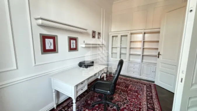 Apartament cu 3 camere de vanzare, cladire istorica, Timisoara, Timis