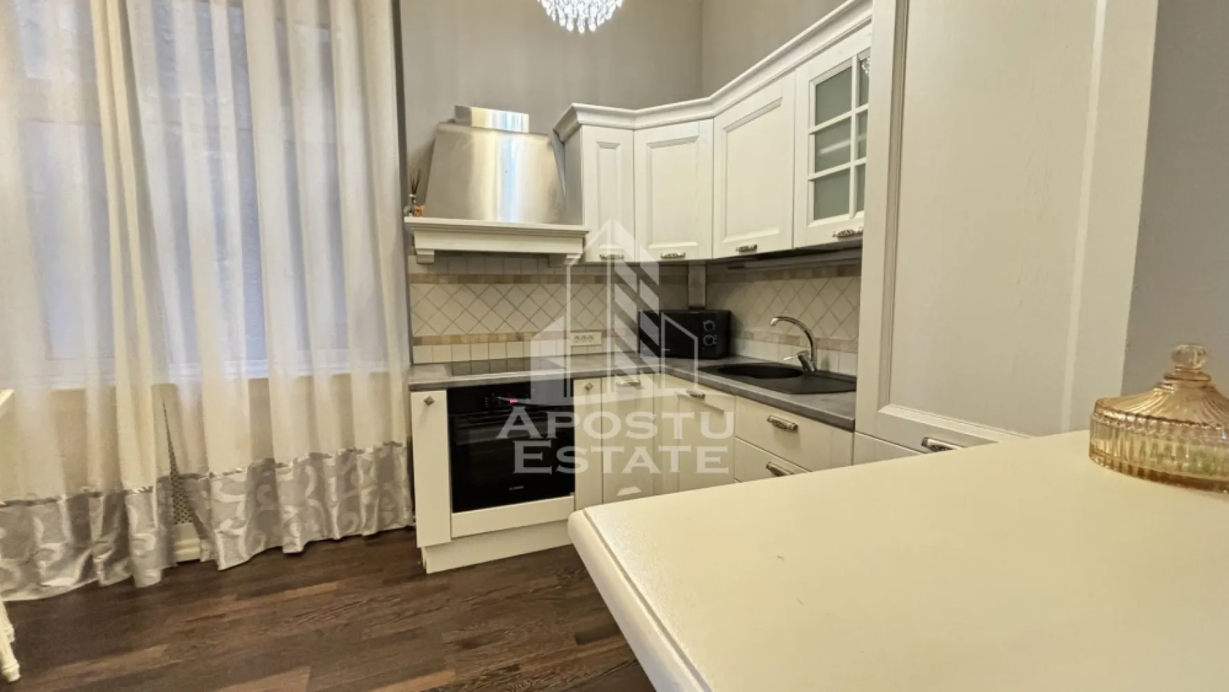 Apartament cu 3 camere de vanzare, cladire istorica, Timisoara, Timis