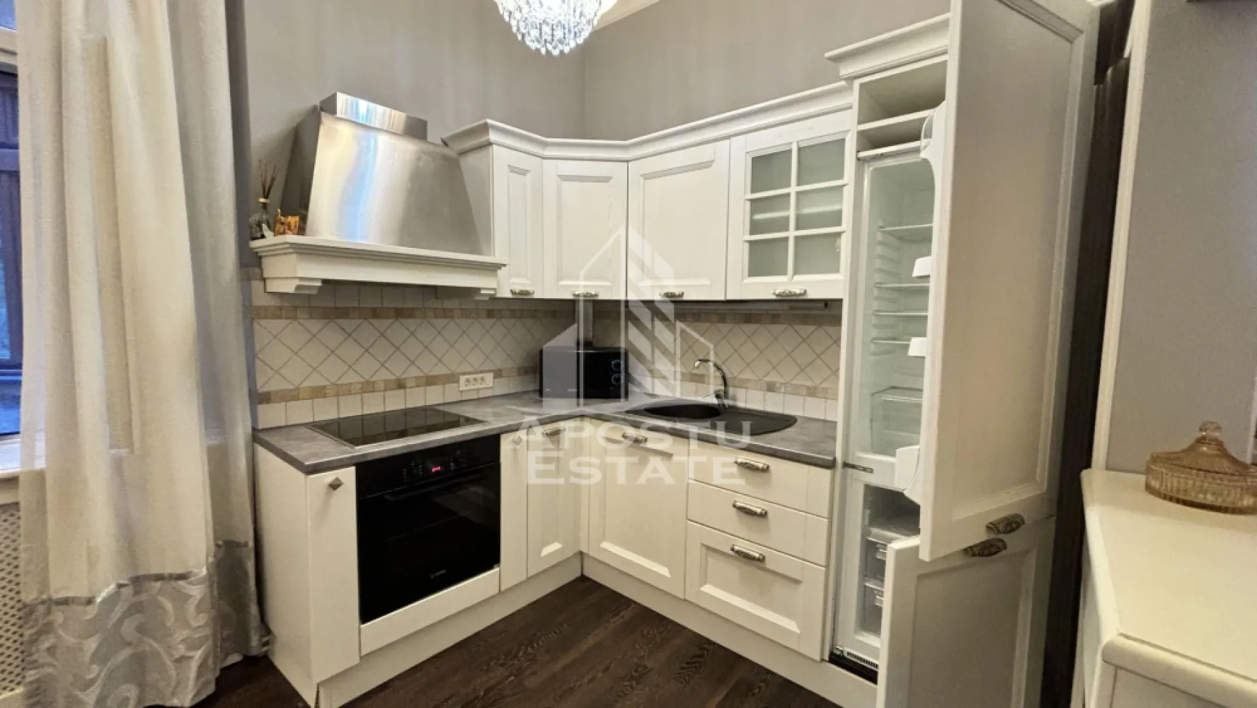 Apartament cu 3 camere de vanzare, cladire istorica, Timisoara, Timis