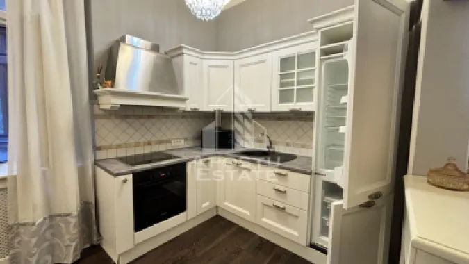 Apartament cu 3 camere de vanzare, cladire istorica, Timisoara, Timis