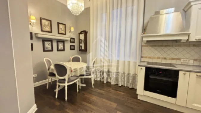 Apartament cu 3 camere de vanzare, cladire istorica, Timisoara, Timis