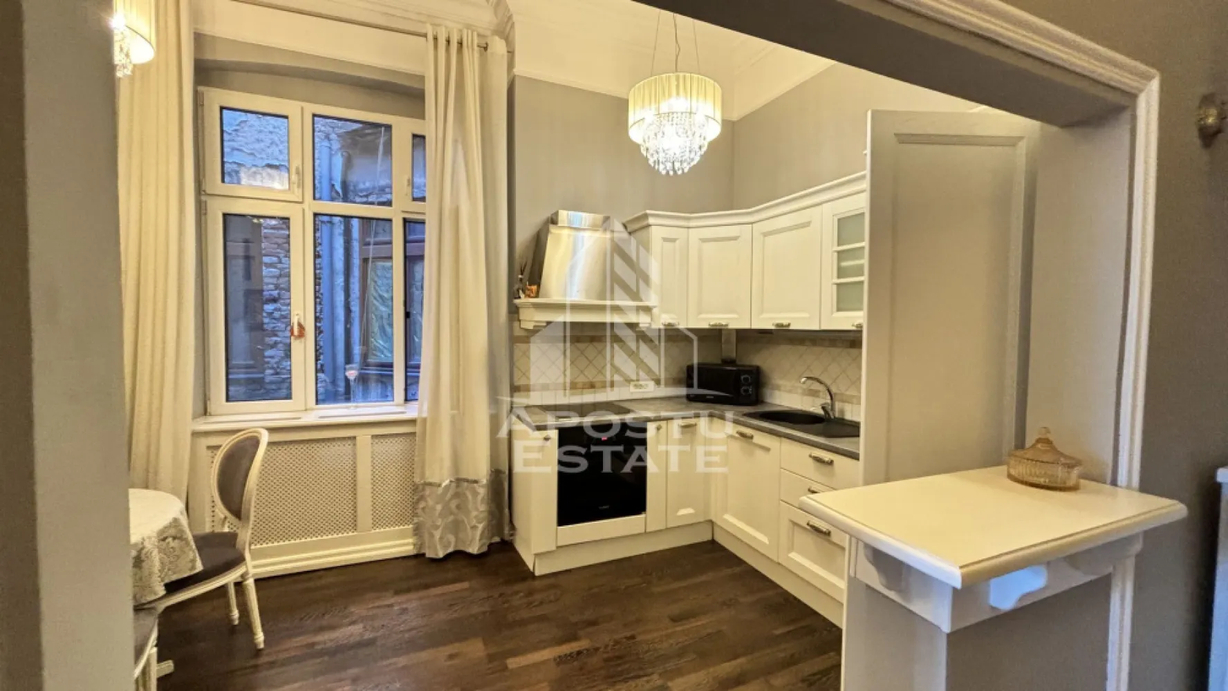 Apartament cu 3 camere de vanzare, cladire istorica, Timisoara, Timis