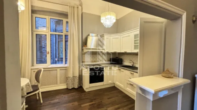 Apartament cu 3 camere de vanzare, cladire istorica, Timisoara, Timis