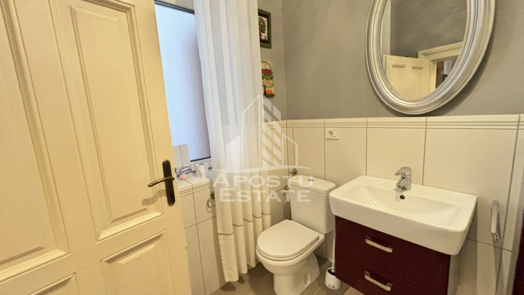 Apartament cu 3 camere de vanzare, cladire istorica, Timisoara, Timis