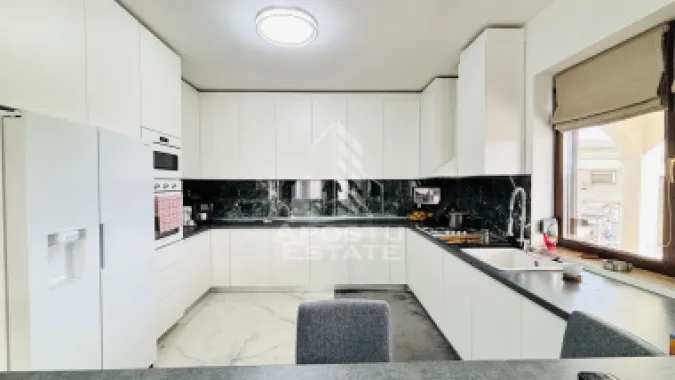 Casa deosebita cu 5 camere de vanzare in Dinias, Timis