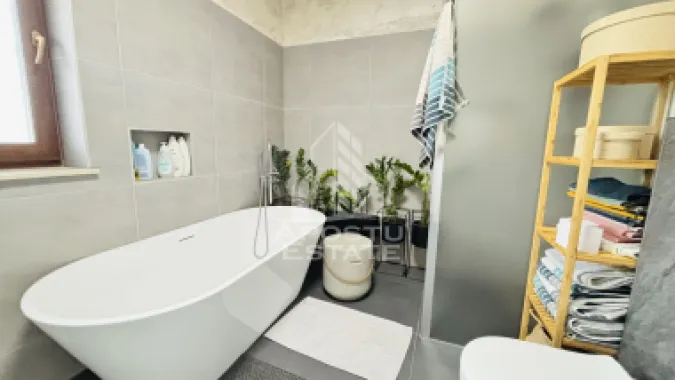 Casa deosebita cu 5 camere de vanzare in Dinias, Timis