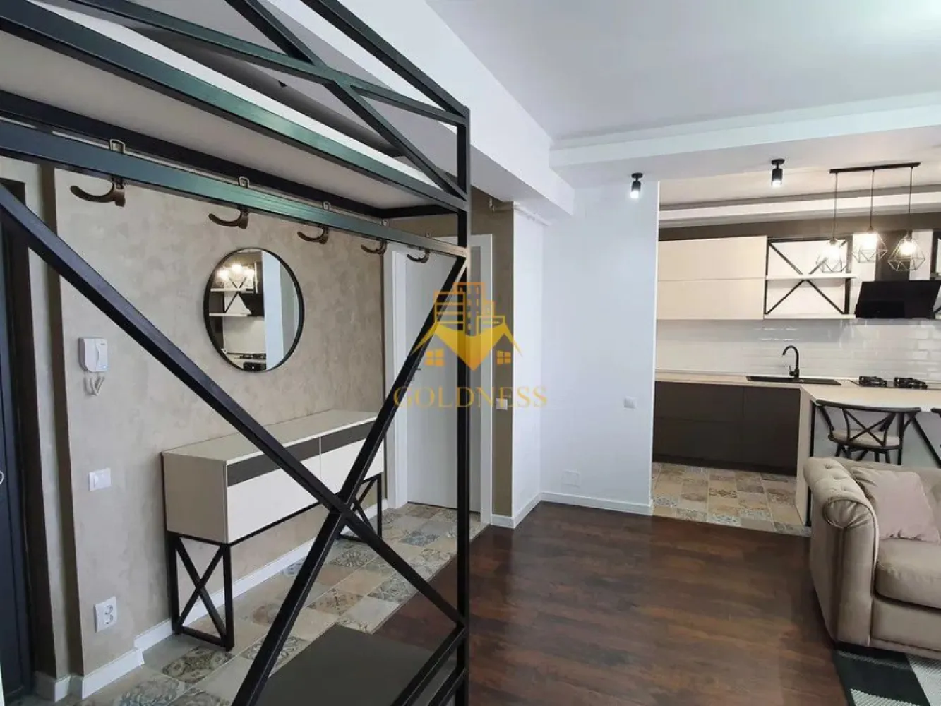 2 camere open space, Modern, parcare, Complex Luminia, Europa - GOLDNESS Imobiliare vă propune spre închiriere un apartament cu 2 camere open space, complet mobilat și utilat, la etajul 4 într-un imobil de 6 etaje, în Cartierul Europa.
Dispune de loc de parcare subteran! 
Se află în apropierea stațiilor de transport în comun, magazine, restaurante, spații verzi, farmacii, etc. 

Apartamentul este compartimentat astfel:
 - dormitor cu pat matrimonial, dressing, noptiere
 - living cu bucatarie open space complet utilată și mobilată, canapea extensibilă, loc de servit masa 
 - baie cu cabina de dus, calorifer port prosop și dulap pentru depozitare.
 - terasa de 14 mp.

Imobilul este dotat cu toate cele necesare- centrală proprie, frigider, aragaz, hotă, mașină de spălat haine, televizor, etc. 

Dacă sunteți interesați de acest apartament și doriți să îl vizionați, dar și pentru alte oferte nu ezitați să ne contactați telefonic sau prin e-mail. Vă stăm la dispoziție!
Pentru intermediere se percepe un comision de 50% din prețul chiriei!