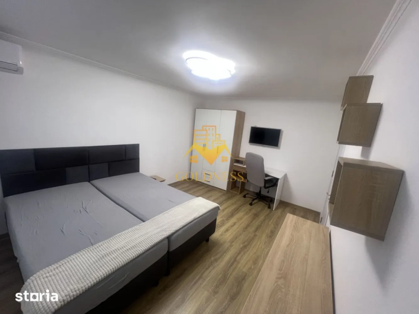 1 camera decomandata, Horea, UBB, Premium, Cetățuia, Parcul Central - GOLDNESS Imobiliare vă propune spre închiriere un apartament cu o camera, complet mobilat și utilat, la etajul 5 într-un imobil de 5 etaje, pe strada Horea.
Dispune de loc de parcare!
Se află în apropierea stațiilor de transport în comun, magazine, restaurante, spații verzi, farmacii, etc. 

Apartamentul este compartimentat astfel:
 - dormitor cu pat matrimonial, dressing, noptiere
 -bucatarie moderna, complet utilată cu loc de servit masa si toate cele necesare.
 - baie cu dus walkin, calorifer port prosop și dulap pentru depozitare.

Imobilul este dotat cu toate cele necesare- centrală proprie, mașină de spălat haine, frigider, plită electrică, hotă, cuptr cu microunde, etc. 

Dacă sunteți interesați de acest apartament și doriți să îl vizionați, dar și pentru alte oferte nu ezitați să ne contactați telefonic sau prin e-mail. Vă stăm la dispoziție!
Pentru intermediere se percepe un comision de 50% din prețul chiriei!