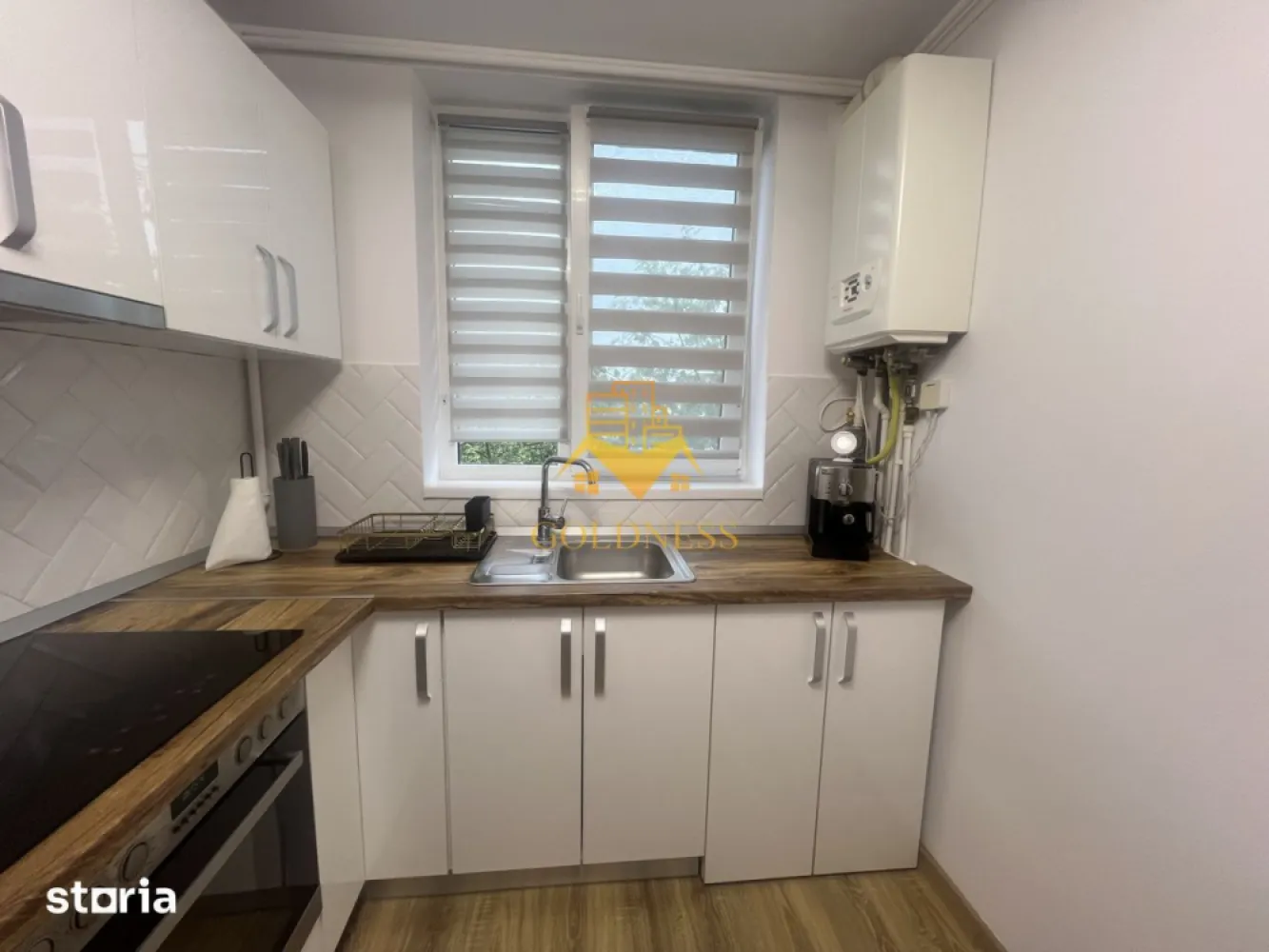 1 camera decomandata, Horea, UBB, Premium, Cetățuia, Parcul Central - GOLDNESS Imobiliare vă propune spre închiriere un apartament cu o camera, complet mobilat și utilat, la etajul 5 într-un imobil de 5 etaje, pe strada Horea.
Dispune de loc de parcare!
Se află în apropierea stațiilor de transport în comun, magazine, restaurante, spații verzi, farmacii, etc. 

Apartamentul este compartimentat astfel:
 - dormitor cu pat matrimonial, dressing, noptiere
 -bucatarie moderna, complet utilată cu loc de servit masa si toate cele necesare.
 - baie cu dus walkin, calorifer port prosop și dulap pentru depozitare.

Imobilul este dotat cu toate cele necesare- centrală proprie, mașină de spălat haine, frigider, plită electrică, hotă, cuptr cu microunde, etc. 

Dacă sunteți interesați de acest apartament și doriți să îl vizionați, dar și pentru alte oferte nu ezitați să ne contactați telefonic sau prin e-mail. Vă stăm la dispoziție!
Pentru intermediere se percepe un comision de 50% din prețul chiriei!