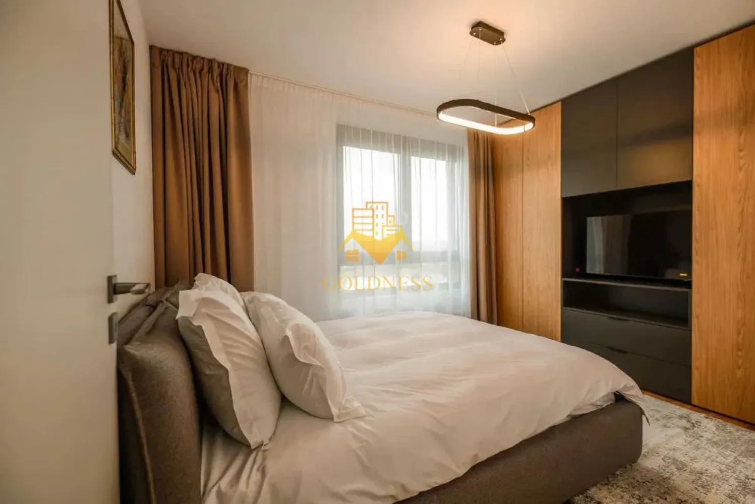 2 camere, modern, bloc nou,Intre Lacuri, zona Iulius mall, Park Lake - GOLDNESS Imobiliare vă propune spre închiriere un apartament cu 2 camere complet mobilat și utilat, la etajul 9 într-un imobil de 10 etaje, în cartierul Gheorgheni. Apartamentul este compartimentat astfel:
 - dormitor cu pat matrimonial, dressing, noptiere, TV
 - living cu bucatarie open-space complet utilată, canapea extensibla, loc de servit masa 
 - baie cu cada, calorifer port prosop inox și dulap pentru depozitare.
 - terasa de 8 mp.

Imobilul este dotat cu toate cele necesare- centrală proprie, mașină de spălat haine, masina de spalat vase,frigider, plită electrică, hotă, TV, etc. 
Se află în apropierea stațiilor de transport în comun, magazine, restaurante, spații verzi, farmacii, etc. 
Dispune de loc de parcare subterana inclusa in pret!

Dacă sunteți interesați de acest apartament și doriți să îl vizionați, dar și pentru alte oferte sau detalii nu ezitați să ne contactați telefonic sau prin e-mail - goldnessimobiliare@gmail.com. Vă stăm la dispoziție!