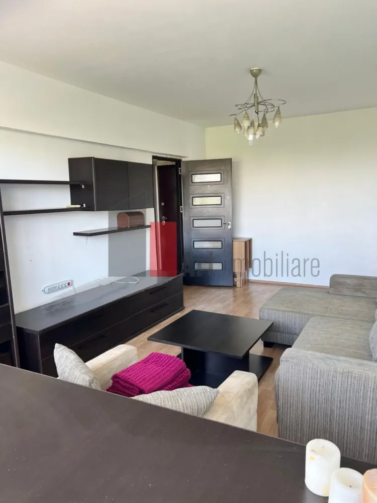 3 camere vizavi de parcul Plumbuita - Va prezentam un apartament de ivamnzare aflat la etajul 6 din 8 cu o vedere superba a parcului Plumbuita.
Imobilul este anvelopat iar costurile de intretinere sunt minime, nu se plateste decat intretinerea si curentul electric, internetul si televiziunea fiind gratuite.

Apartamentul are o suprafata de 70 mp utili si este format din:
 - living
 - 2 dormitoare
 - bucatarie
 - 2 zone de depozitare
 - 1 balcon inchis

Apartamentul se vinde cu tot ce se afla in el. 
Pentru detalii sau vizionare va rog sa ne contactati !