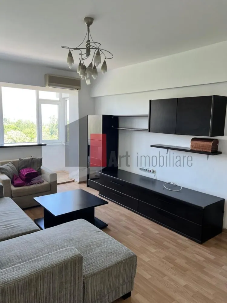 3 camere vizavi de parcul Plumbuita - Va prezentam un apartament de ivamnzare aflat la etajul 6 din 8 cu o vedere superba a parcului Plumbuita.
Imobilul este anvelopat iar costurile de intretinere sunt minime, nu se plateste decat intretinerea si curentul electric, internetul si televiziunea fiind gratuite.

Apartamentul are o suprafata de 70 mp utili si este format din:
 - living
 - 2 dormitoare
 - bucatarie
 - 2 zone de depozitare
 - 1 balcon inchis

Apartamentul se vinde cu tot ce se afla in el. 
Pentru detalii sau vizionare va rog sa ne contactati !