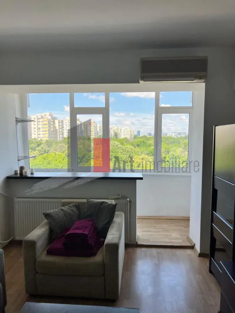 3 camere vizavi de parcul Plumbuita - Va prezentam un apartament de ivamnzare aflat la etajul 6 din 8 cu o vedere superba a parcului Plumbuita.
Imobilul este anvelopat iar costurile de intretinere sunt minime, nu se plateste decat intretinerea si curentul electric, internetul si televiziunea fiind gratuite.

Apartamentul are o suprafata de 70 mp utili si este format din:
 - living
 - 2 dormitoare
 - bucatarie
 - 2 zone de depozitare
 - 1 balcon inchis

Apartamentul se vinde cu tot ce se afla in el. 
Pentru detalii sau vizionare va rog sa ne contactati !