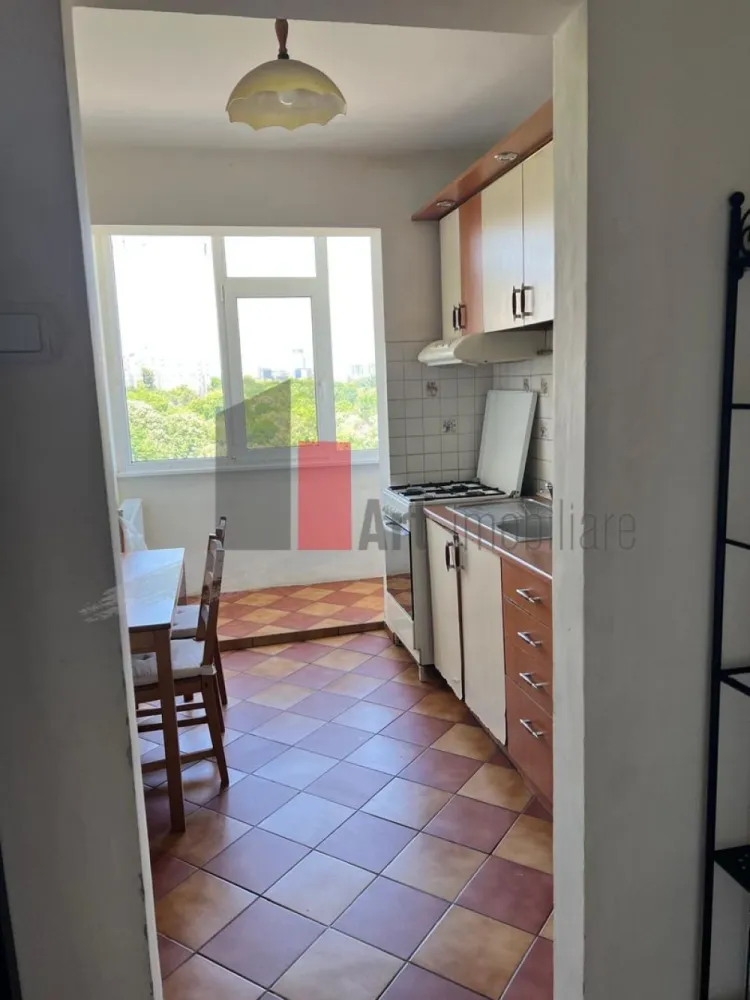 3 camere vizavi de parcul Plumbuita
