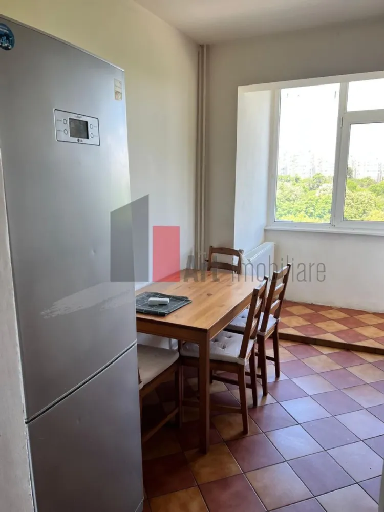 3 camere vizavi de parcul Plumbuita