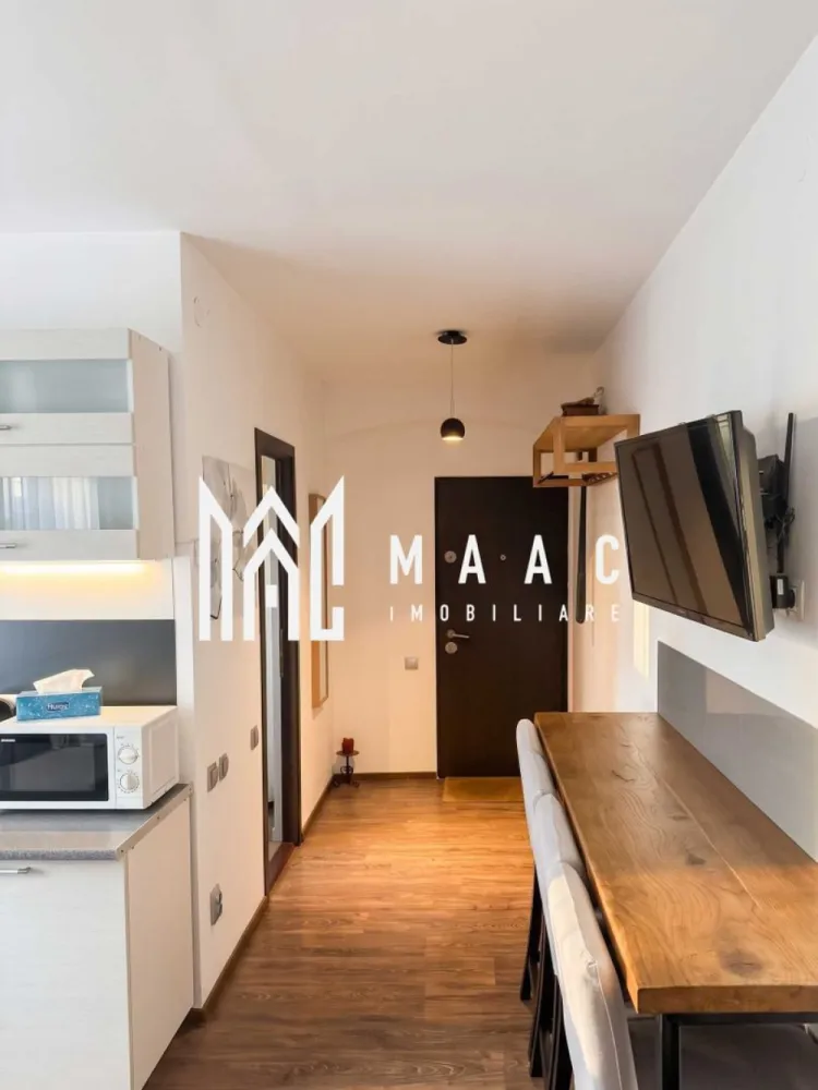 Apartament 2 camere | Resita, Sibiu | 42 mp, mobilat și utilat - Apartament de închiriat cu 2 camere, situat la casă, în Sibiu, pe Strada Moreni, zona Resita. Locuința este potrivită pentru o persoană sau un cuplu care își dorește confort, intimitate și acces rapid către oraș.

Detalii proprietate:
• 42 mp utili și 50 mp construiți
• dormitor, living cu bucătărie open-space și baie cu cabină de duș
• complet mobilat și utilat
• bucătărie echipată cu veselă, tacâmuri, cuptor cu microunde, espressor și toaster
• geamuri termopan cu plase de insecte și jaluzele blackout
• centrală termică proprie și aer condiționat
• parcare disponibilă pe stradă

Zonă și acces:
Curte comună cu doar 5 familii, într-un cadru liniștit. Aproximativ 5 minute de mers pe jos până la Lidl și circa 15 minute până în centrul orașului.

Disponibil imediat și se poate închiria și pe perioade mai scurte de 12 luni. Nu se acceptă animale de companie, iar fumatul în interior nu este permis. Contactați-ne pentru o vizionare și menționați codul CP3170917.