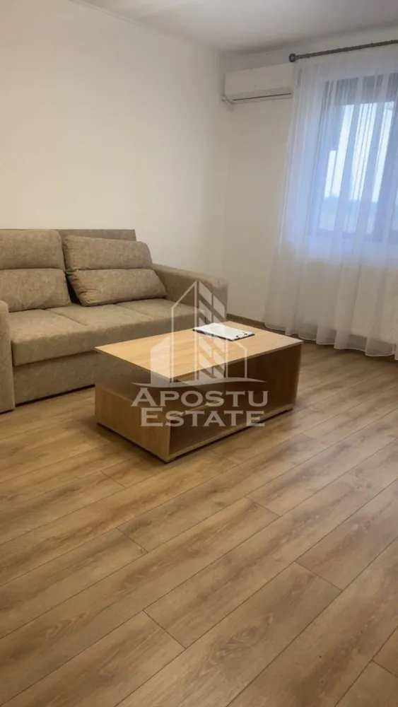 Apartament 2 camere de inchiriat ,loc de parcare, Giroc - Agentia imobiliara APOSTU ESTATE va propune spre inchiriere un apartament spaţios si luminos, cu 2 camere, situat in Timis, Giroc, pretabil pentru un cuplu sau persoane singure care isi doresc o locuinta primitoare si confortabila
-Suprafata utila: 57mp

Compartimentare eficienta:
-Hol de acces
-Bucatarie complet mobilata si utilata, cu loc de luat masa
-Living luminos si spatios
-Baie dotata cu dus

Confort si facilitati:
- Masina de spalat vase 
- 2 balcoane 
-Centrala termica proprie pe gaz
-Aer conditionat
-Dispune de loc de parcare privat
-Apartamentul este mobilat si utilat
-Localizare: zona Giroc

Ideal pentru:
-Familii
-Cupluri
Pret chirie lunara: 380 EUR
Va asteptam cu drag la o vizionare sa va imaginati viitorul aici!
Id intern: CP2890764
