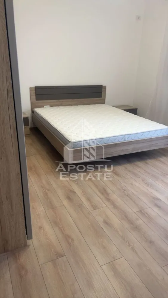 Apartament 2 camere de inchiriat ,loc de parcare, Giroc - Agentia imobiliara APOSTU ESTATE va propune spre inchiriere un apartament spaţios si luminos, cu 2 camere, situat in Timis, Giroc, pretabil pentru un cuplu sau persoane singure care isi doresc o locuinta primitoare si confortabila
-Suprafata utila: 57mp

Compartimentare eficienta:
-Hol de acces
-Bucatarie complet mobilata si utilata, cu loc de luat masa
-Living luminos si spatios
-Baie dotata cu dus

Confort si facilitati:
- Masina de spalat vase 
- 2 balcoane 
-Centrala termica proprie pe gaz
-Aer conditionat
-Dispune de loc de parcare privat
-Apartamentul este mobilat si utilat
-Localizare: zona Giroc

Ideal pentru:
-Familii
-Cupluri
Pret chirie lunara: 380 EUR
Va asteptam cu drag la o vizionare sa va imaginati viitorul aici!
Id intern: CP2890764